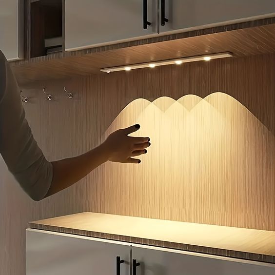 Spot Led Cu Senzor De Miscare 40cm 5v 3 Functii Lumina Calda/Rece/Neutra Usor De Instalat, Magnetic